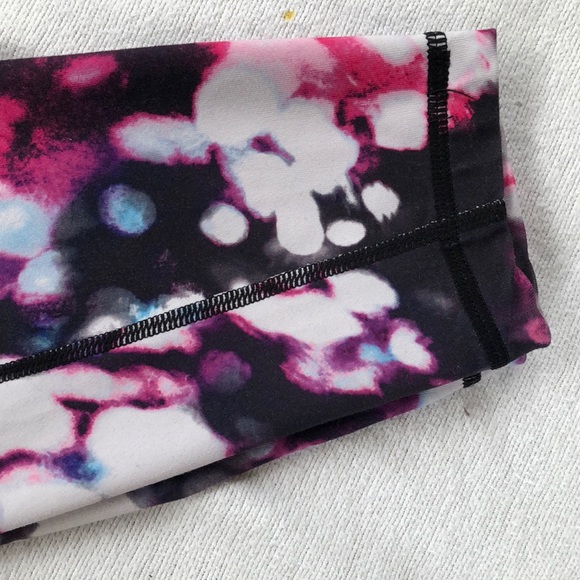 H&M women’s sports multiple color leggings. - Picture 2 of 6